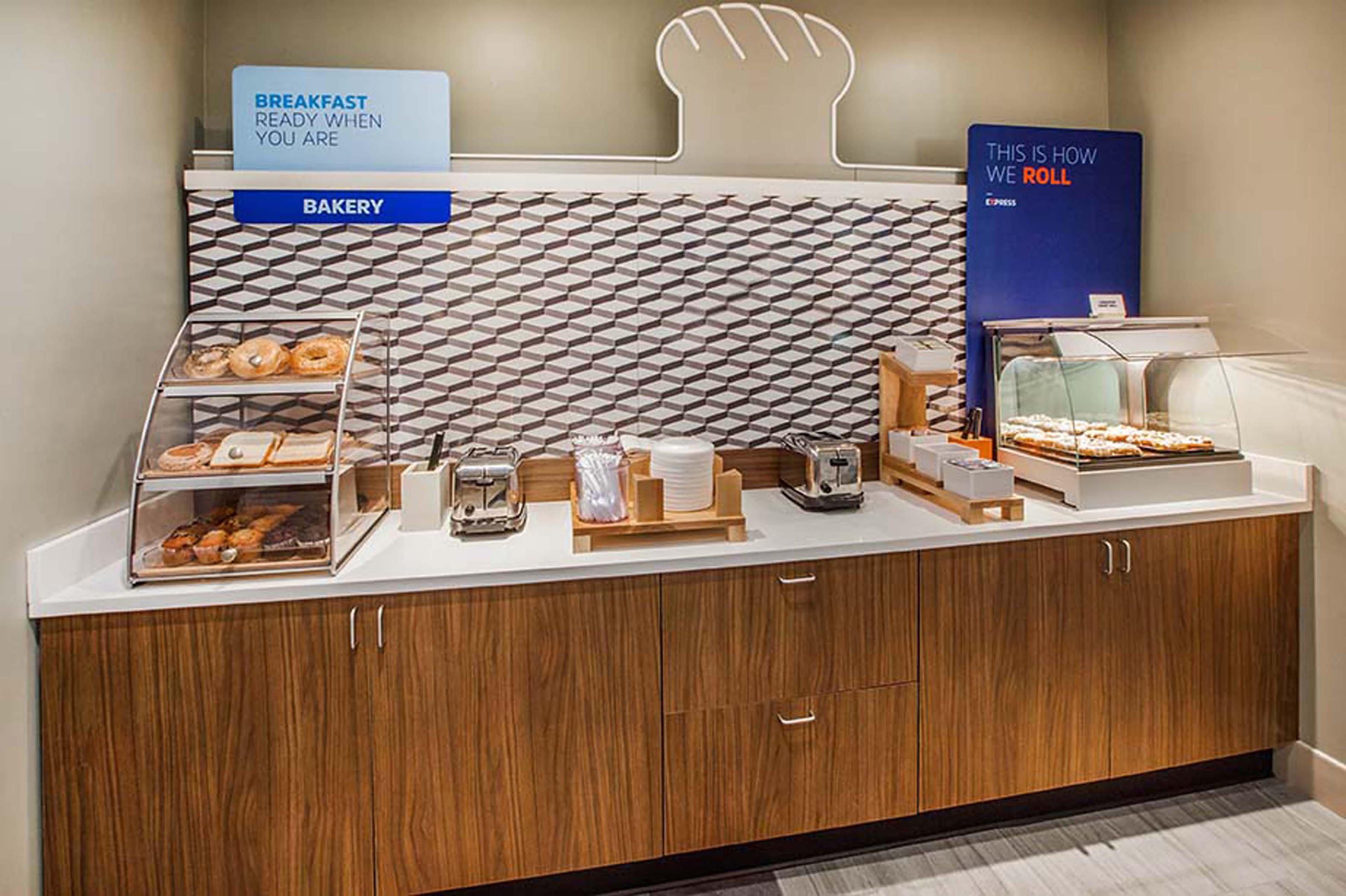Holiday Inn Express Hotel & Suites Swansea By Ihg Экстерьер фото