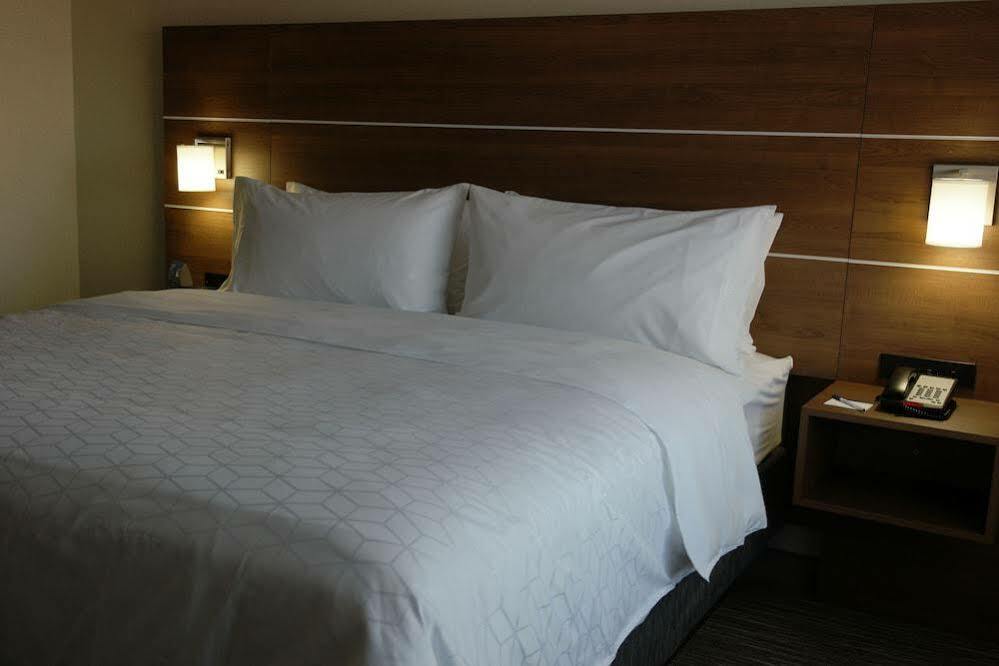 Holiday Inn Express Hotel & Suites Swansea By Ihg Экстерьер фото