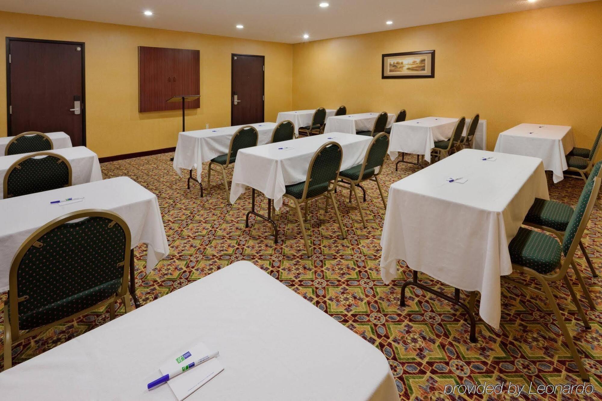 Holiday Inn Express Hotel & Suites Swansea By Ihg Экстерьер фото